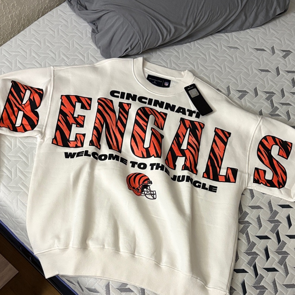 Abercrombie & Fitch NFL Bengals crewneck sweater